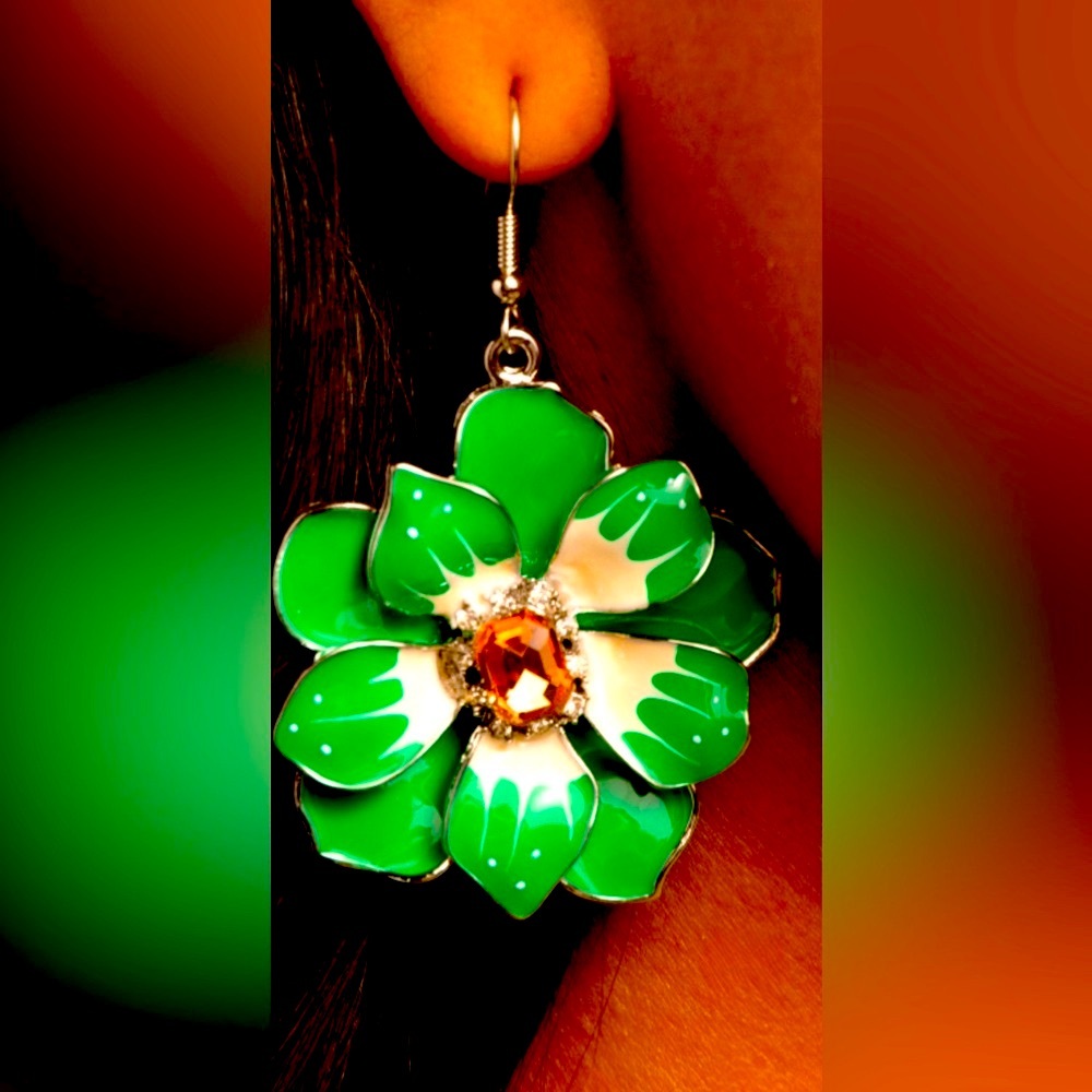 🍀💚🍀 “TROPICAL TREASURE” GREEN EARRINGS ~ PAPARAZZI❗️ 🍀💚🍀 - Picture 1 of 6